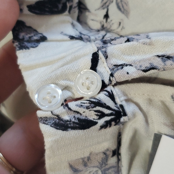 Who What Wear Sleeveless Tank Blouse - Picture 3 of 6